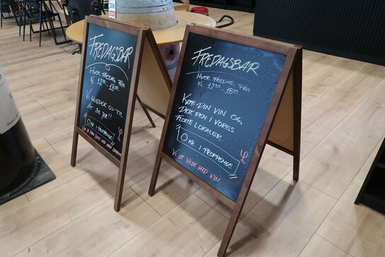 2 stk. A-skilte i træ