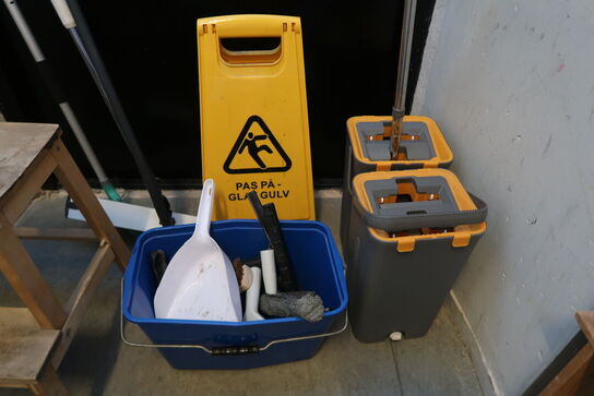 Diverse rengøringsartikler 