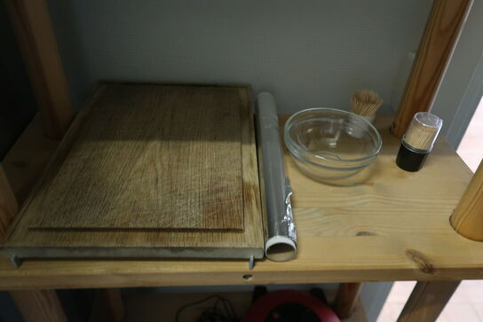 2 reoler med indhold 