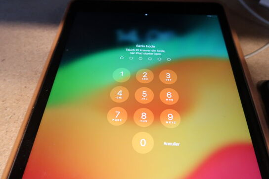 Apple Ipad & IPhone - LÅSTE