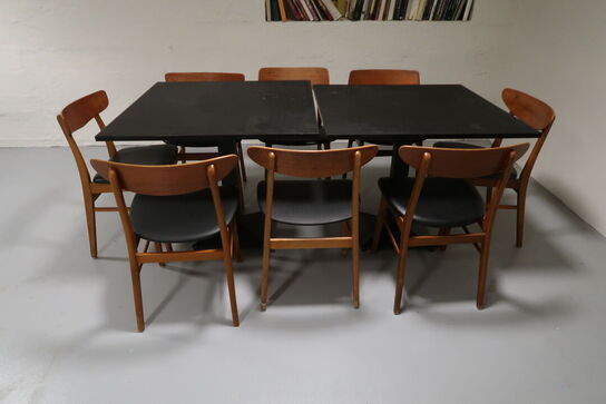 2 stk. Borde med 8 stole 
