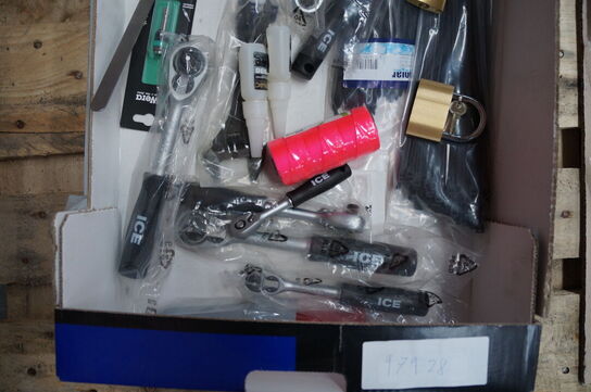 1 kasse blandet værktøj 