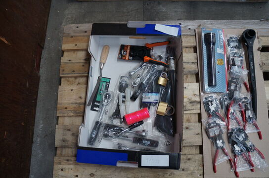 1 kasse blandet værktøj 