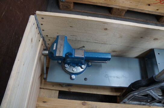 Værktøjsbord inkl. Skruestik