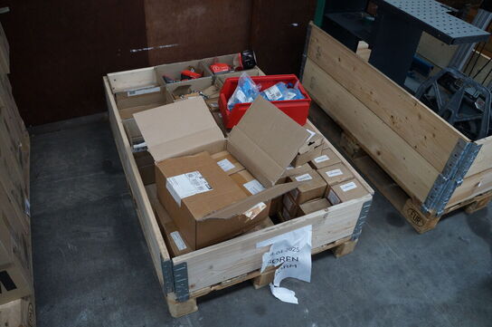 Diverse bolte + diverse skærehandsker 