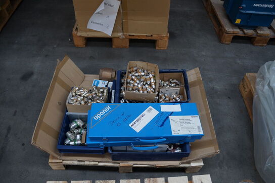 Diverse fittings + pressemaskine 