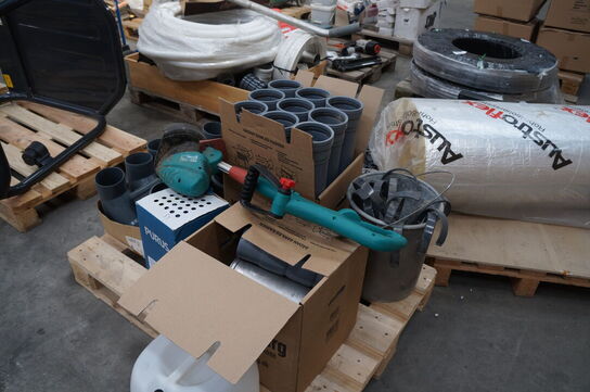 Palle med diverse slanger, pvcrør & græstrimmer BOSCH