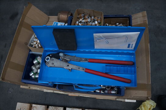 Diverse fittings + pressemaskine 