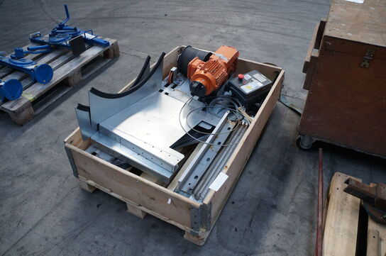 Palle med diverse reserveledele til port 