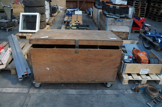 Værktøjskasse i træ inkl. 3 stk. elværktøj 