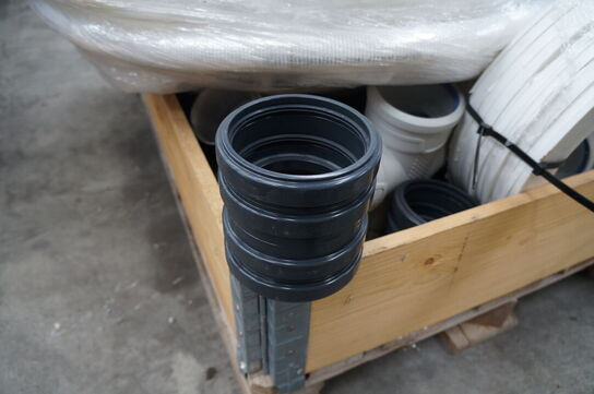 Palle med diverse slanger, fittings mv. 