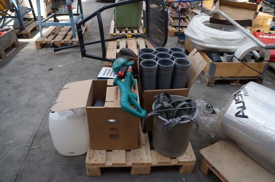 Palle med diverse slanger, pvcrør & græstrimmer BOSCH