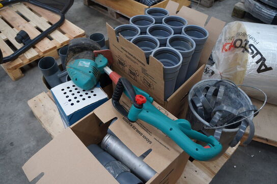 Palle med diverse slanger, pvcrør & græstrimmer BOSCH