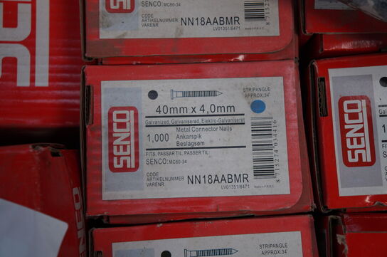 Palle med stort parti blandet skruer 