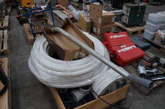 Palle med diverse slanger, fittings mv. 