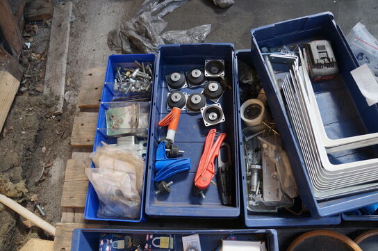 Palle med diverse låse, beslag mv. 