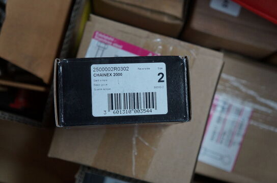 Diverse bolte + diverse skærehandsker 