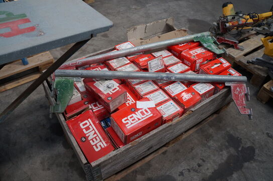 Palle med stort parti blandet skruer 