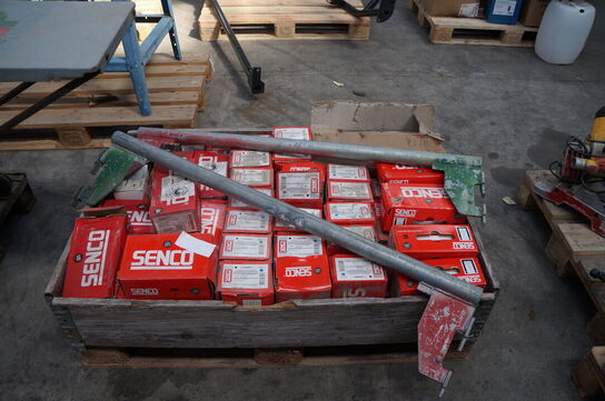 Palle med stort parti blandet skruer 