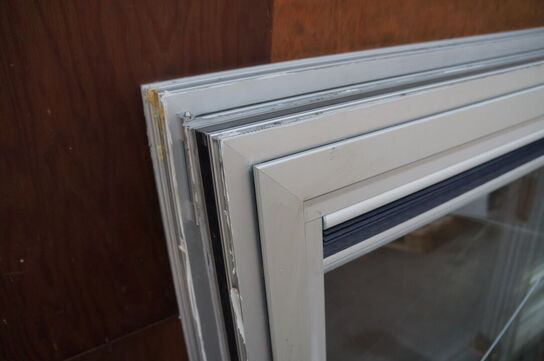 2 stk. Vinduer i alu 