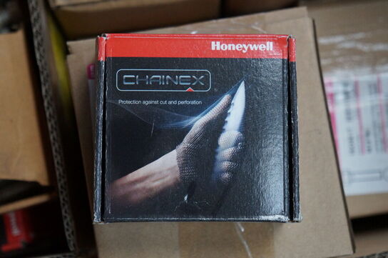 Diverse bolte + diverse skærehandsker 