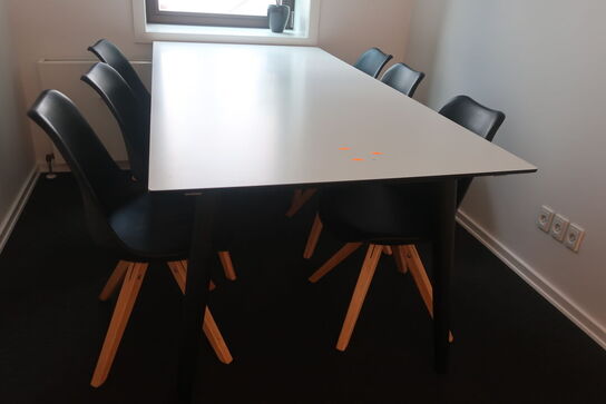 Mødebord med 6 stole