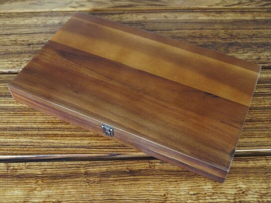 Køkkenknivssæt udført i 110 lags Damaskus stål. 