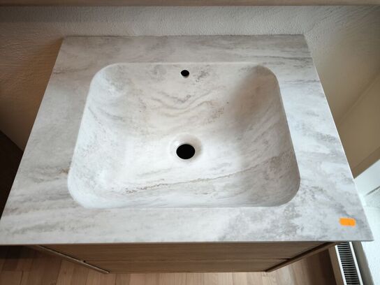 Badmøbel i egetræsfinér m. vask