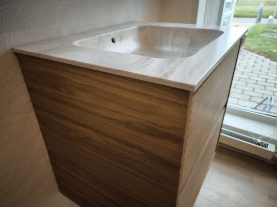 Badmøbel i egetræsfinér m. vask