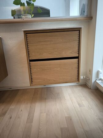 Badmøbel i egetræsfinér m. vask