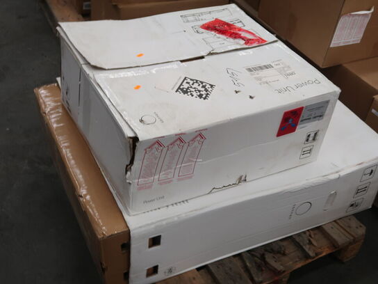 Batteri SONNE 10 Performance Power Unit 3Ph 99kW S/N 353061 + SONNE Hybrid 9.53 Peter Unit 1Ph/9010/ND S/N 236006