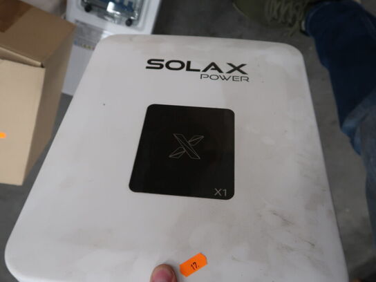 Batteri SOLAX POWER og div. På billedet