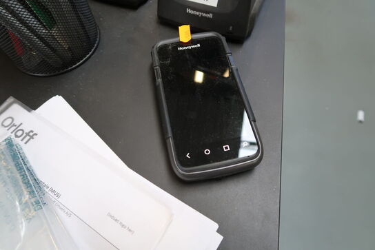 3 stk. håndholdscanner HONEYWELL med ladestationer