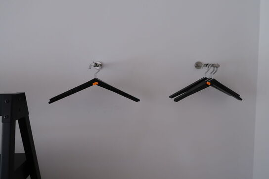 Tøjstativ med div. Arbejdstøj