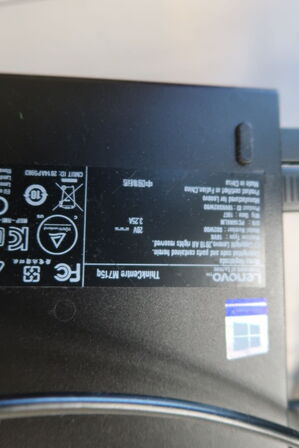 Computerskærm LENOVO, tastatur, håndscanner, computer LENOVO