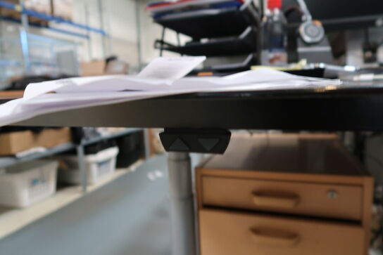 El. hæve/sænke skrivebord uden indhold