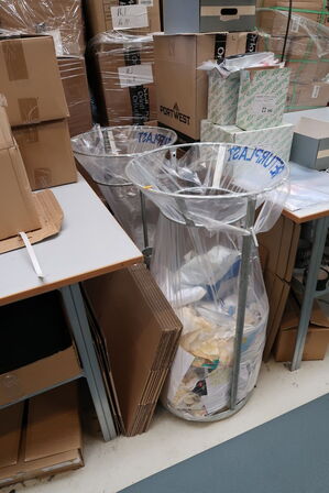 2 stk. skraldespandsstativer