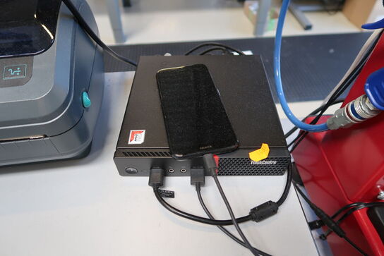 Computerskærm LENOVO, tastatur, håndscanner, computer LENOVO