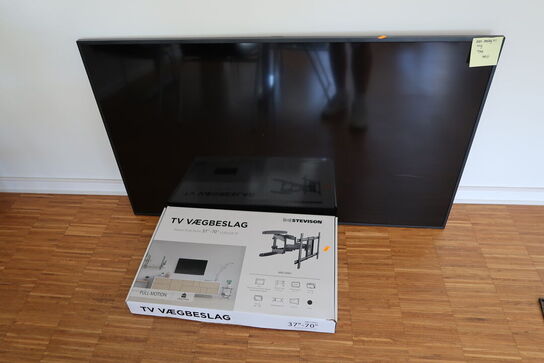 Fjernsyn SAMSUNG QB55R-B med vægbeslag samt fjernbetjening