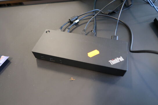 Computerskærm SAMSUNG F24T450FQR, tastatur, dockingstation