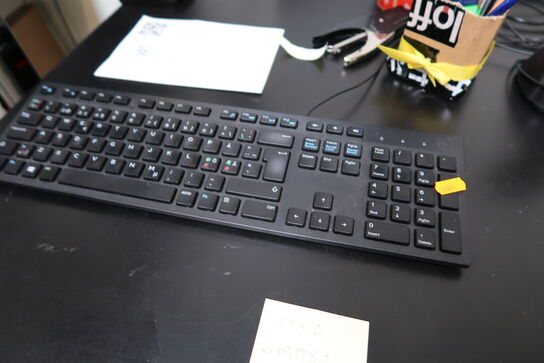 Computerskærm, tastatur, mus, håndscanner samt computer LENOVO