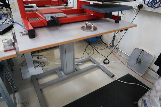 El. hæve/sænke skrivebord uden indhold