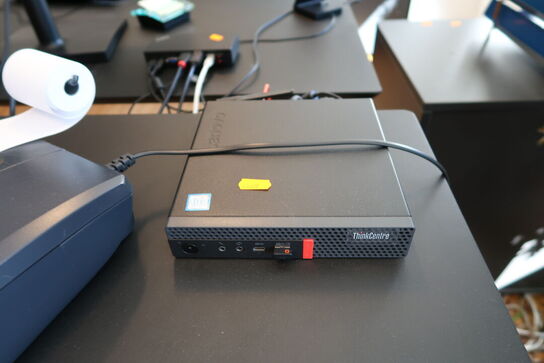 2 stk. computerskærme SAMSUNG S24E450, tastatur, mus, computer LENOVO