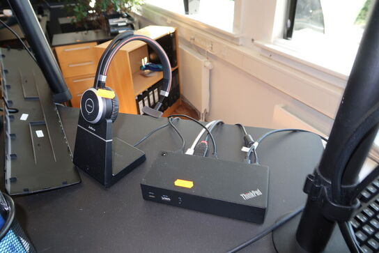 Headset JABRA, dockingstation LENOVO