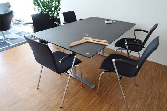 Mødebord med 5 stk. stole FOUR DESIGN