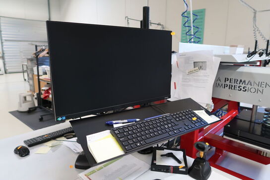 Computerskærm LENOVO, tastatur, håndscanner, computer LENOVO