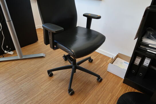 Kontorstol GS samt whiteboard