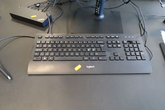 Computerskærm SAMSUNG F24T450FQR, tastatur, dockingstation