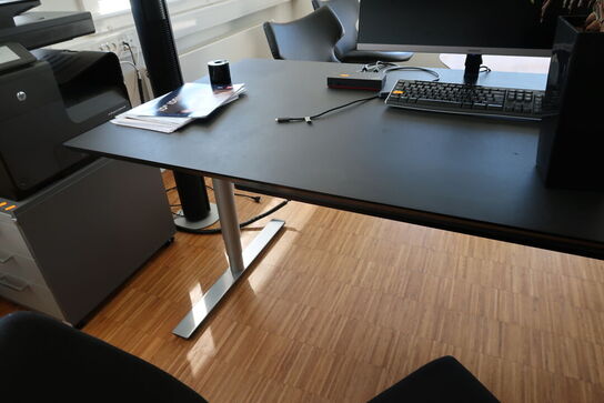 El. hæve/sænke skrivebord uden indhold med skuffemodul CUBE DESIGN