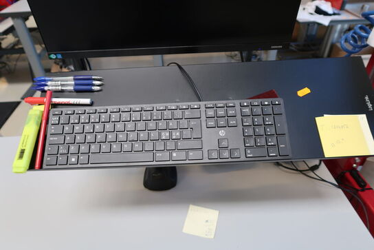 Computerskærm LENOVO, tastatur, håndscanner, computer LENOVO